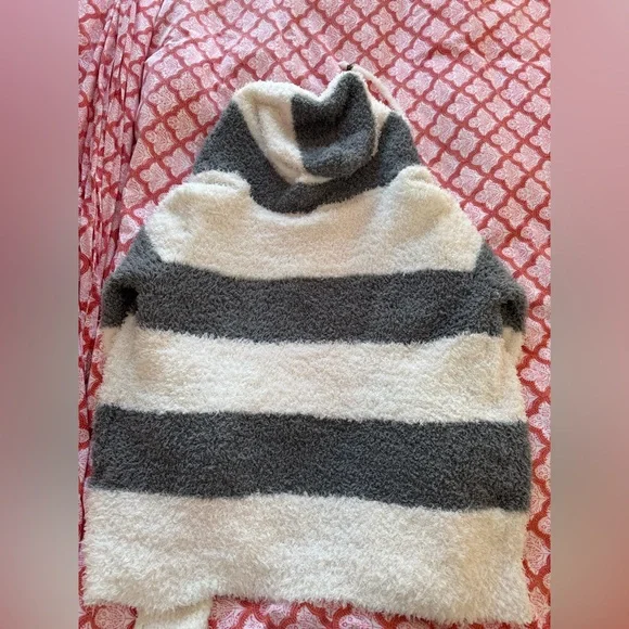 POL Fuzzy Hooded Zip Up - Picture 2 of 2